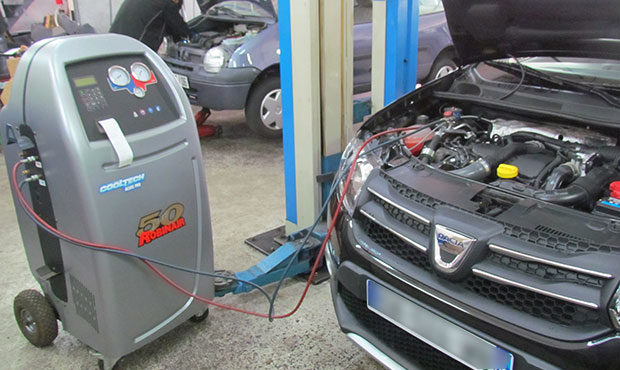 Entretien & recharge climatisation voiture - Garages Car's